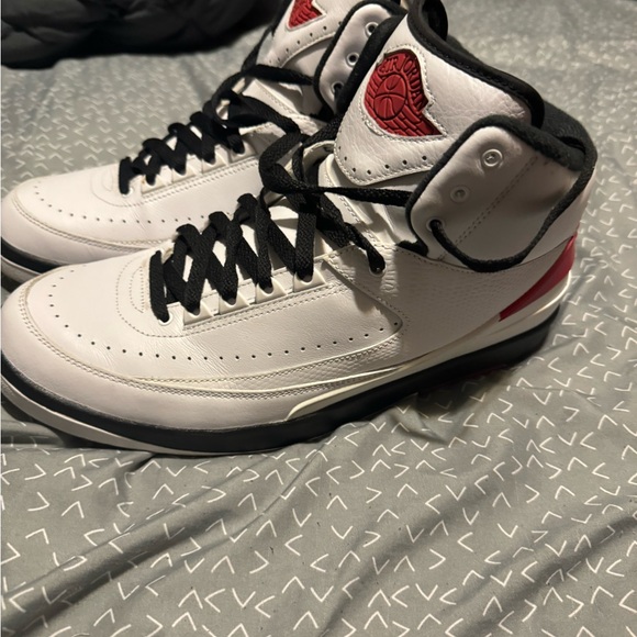 Air Jordan Retro 2 Chicago 2022 - Picture 3 of 6